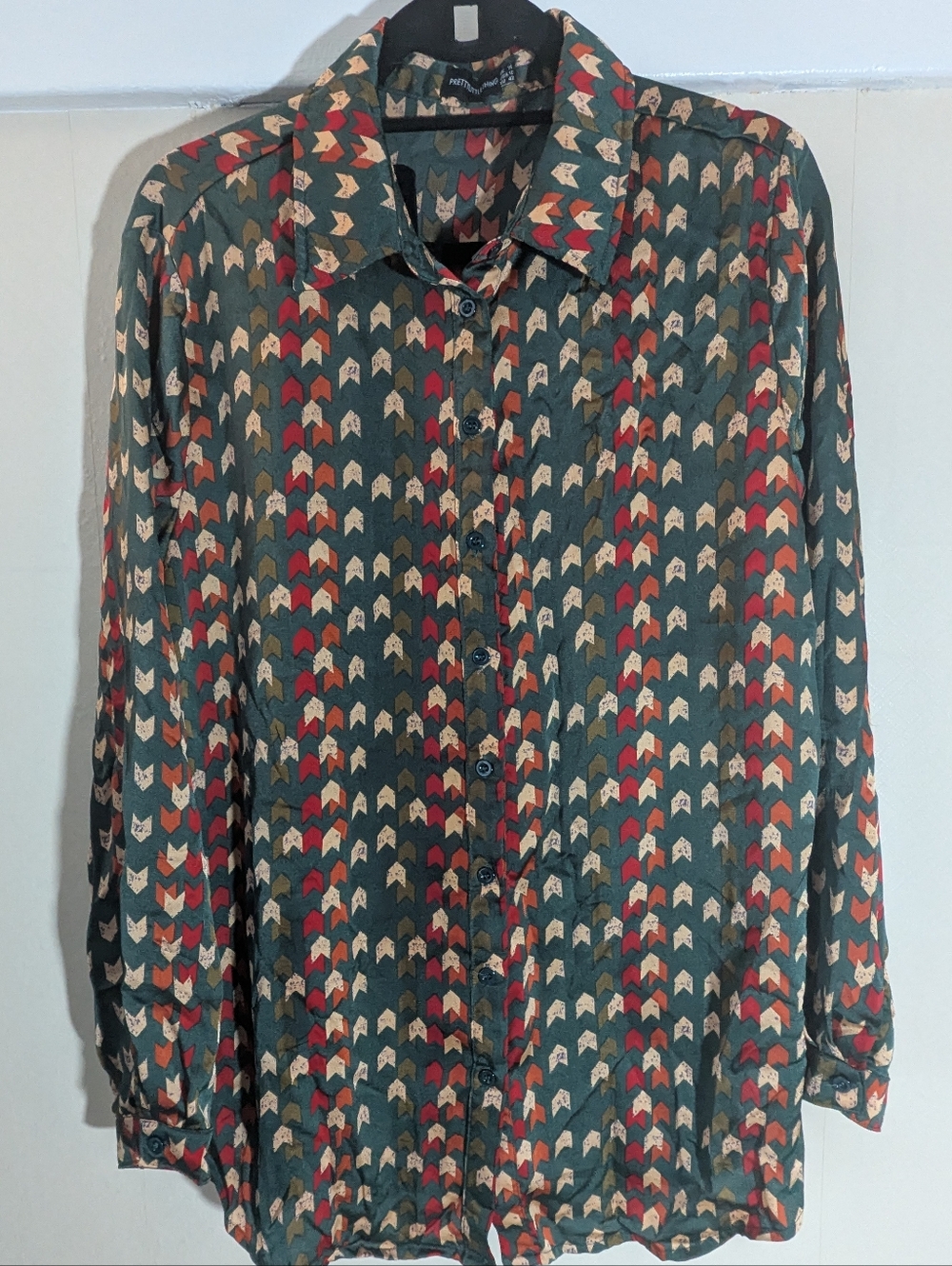 PrettyLittleThing Green Shirt with Red & Cream Chevron Accents Size 14